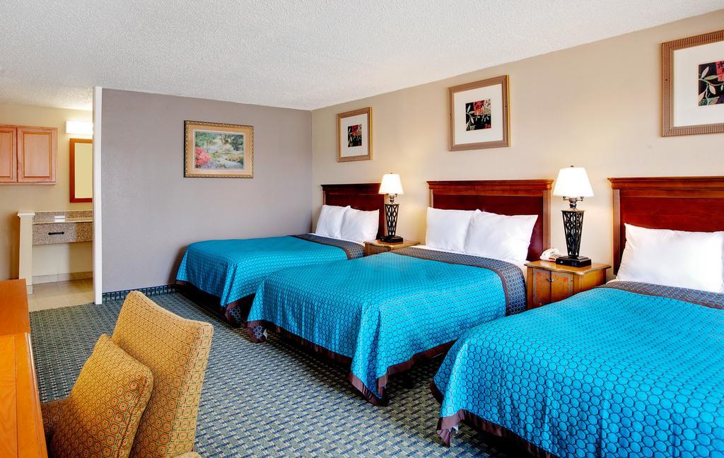 Days Inn by Wyndham Lafayette Near Lafayette Airport Eksteriør bilde